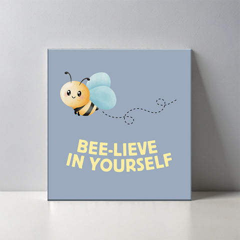 Keramisch cadeau tegel Bee-lieve in yourself - Grappige spreuktegel - Cadeau idee voor vrienden - 11 x 11 cm - Inclusief standaard