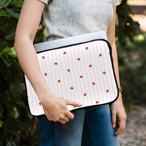 Laptophoes 14 Inch Aardbijen opdruk - Laptopsleeve 14 Inch - Binnenmaat 23 x 33 cm