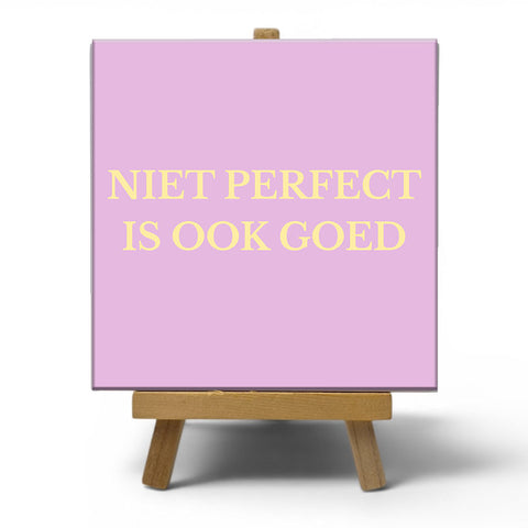 Keramisch cadeau tegel Niet perfect is ook goed - Grappige spreuktegel - Cadeau idee voor vrienden - 11 x 11 cm - Inclusief standaard