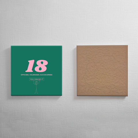 Keramisch cadeau tegel 18 jaar - Grappige spreuktegel 18 jarige verjaardag - Cadeau idee voor verjaardag- 11 x 11 cm - Inclusief standaard