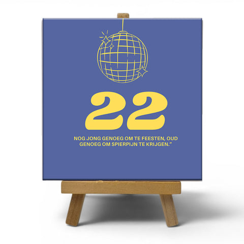 Keramisch cadeau tegel 22 jaar - Grappige spreuktegel 22 jarige verjaardag - Cadeau idee voor verjaardag- 11 x 11 cm - Inclusief standaard