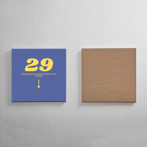 Keramisch cadeau tegel 29 jaar - Grappige spreuktegel 29 jarige verjaardag - Cadeau idee voor verjaardag- 11 x 11 cm - Inclusief standaard