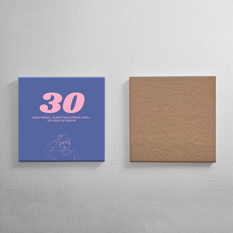 Keramisch cadeau tegel 30 jaar - Grappige spreuktegel 30 jarige verjaardag - Cadeau idee voor verjaardag- 11 x 11 cm - Inclusief standaard