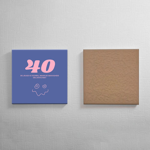 Keramisch cadeau tegel 40 jaar - Grappige spreuktegel 40 jarige verjaardag - Cadeau idee voor verjaardag- 11 x 11 cm - Inclusief standaard