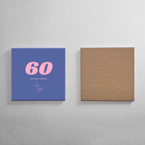 Keramisch cadeau tegel 60 jaar - Grappige spreuktegel 60 jarige verjaardag - Cadeau idee voor verjaardag- 11 x 11 cm - Inclusief standaard