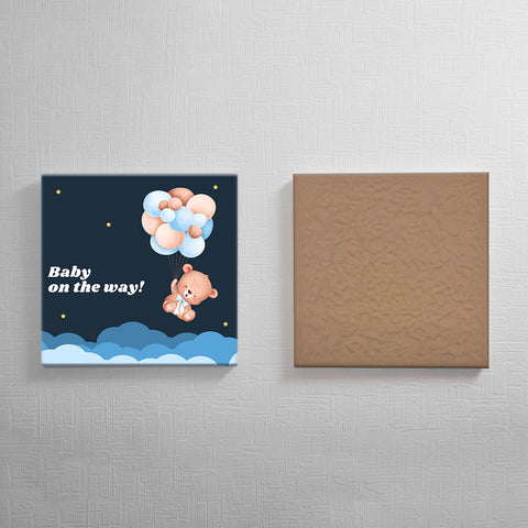 Keramisch cadeau tegel "Baby on the way" - Spreuktegel baby- Cadeau idee voor kraamcadeautje- 11 x 11 cm - Inclusief standaard