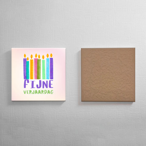 Keramisch cadeau tegel Fijne verjaardag - Spreuktegel verjaardag - Cadeau idee voor verjaardag- 11 x 11 cm - Inclusief standaard