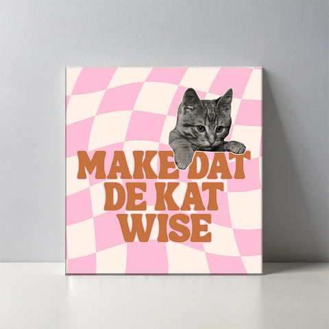 Keramisch cadeau tegel "Make dat de kat wise" - Grappige spreuktegel - Cadeau idee - 11 x 11 cm - Inclusief standaard