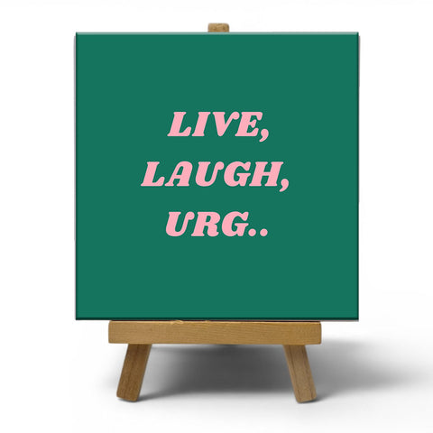 Keramisch cadeau tegel Live, Laugh, Urg... - Grappige, herkenbare preuktegel - Cadeau idee voor woningdecoratie - 11 x 11 cm - Inclusief standaard